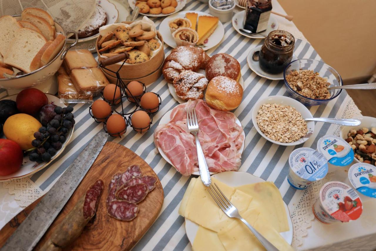 Tra I Campi Di Papaveri Medesano Buitenkant foto